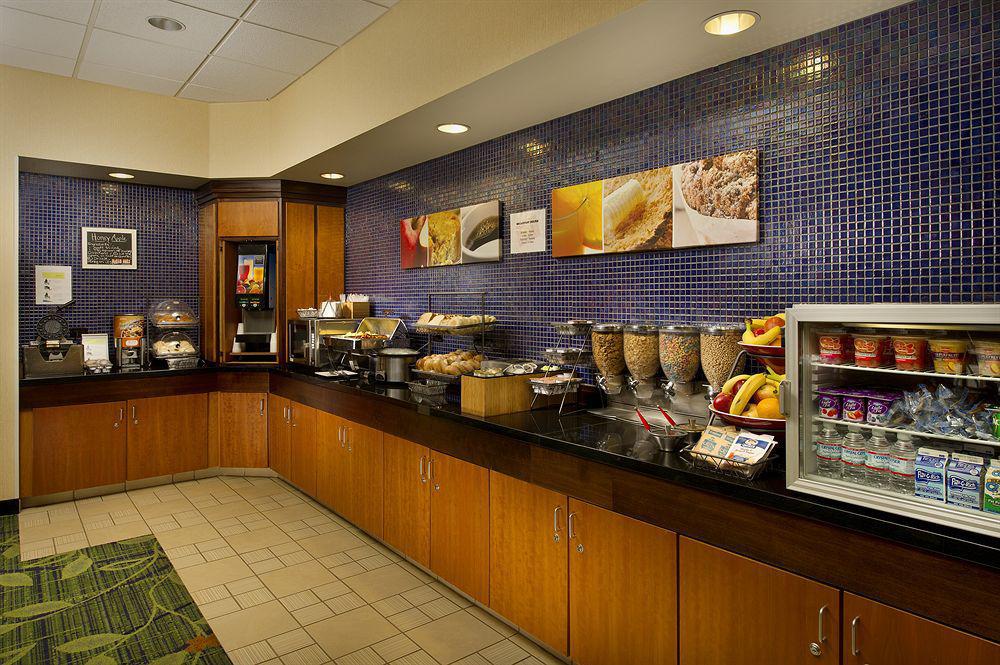 Fairfield Inn And Suites Кливленд Ресторан фото